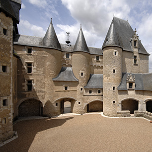 Chateau De Fougeres Sur Bievre